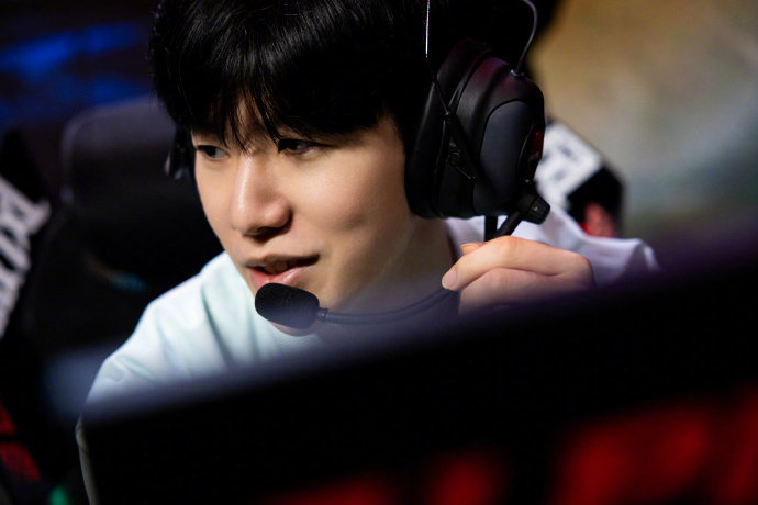 中场的空白 中场的空白